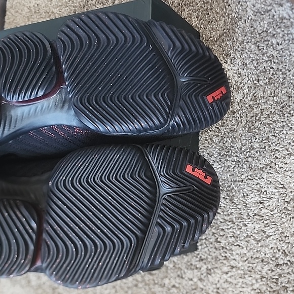 Nike LeBron 16 Fresh Bred mens size 13 - Picture 11 of 11